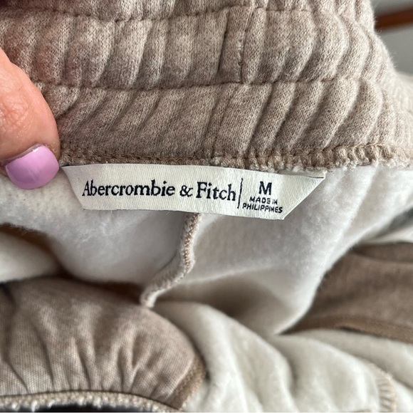 Abercrombie & Fitch Beige Tan Drawstring Sweatshorts Size Medium - Picture 9 of 12